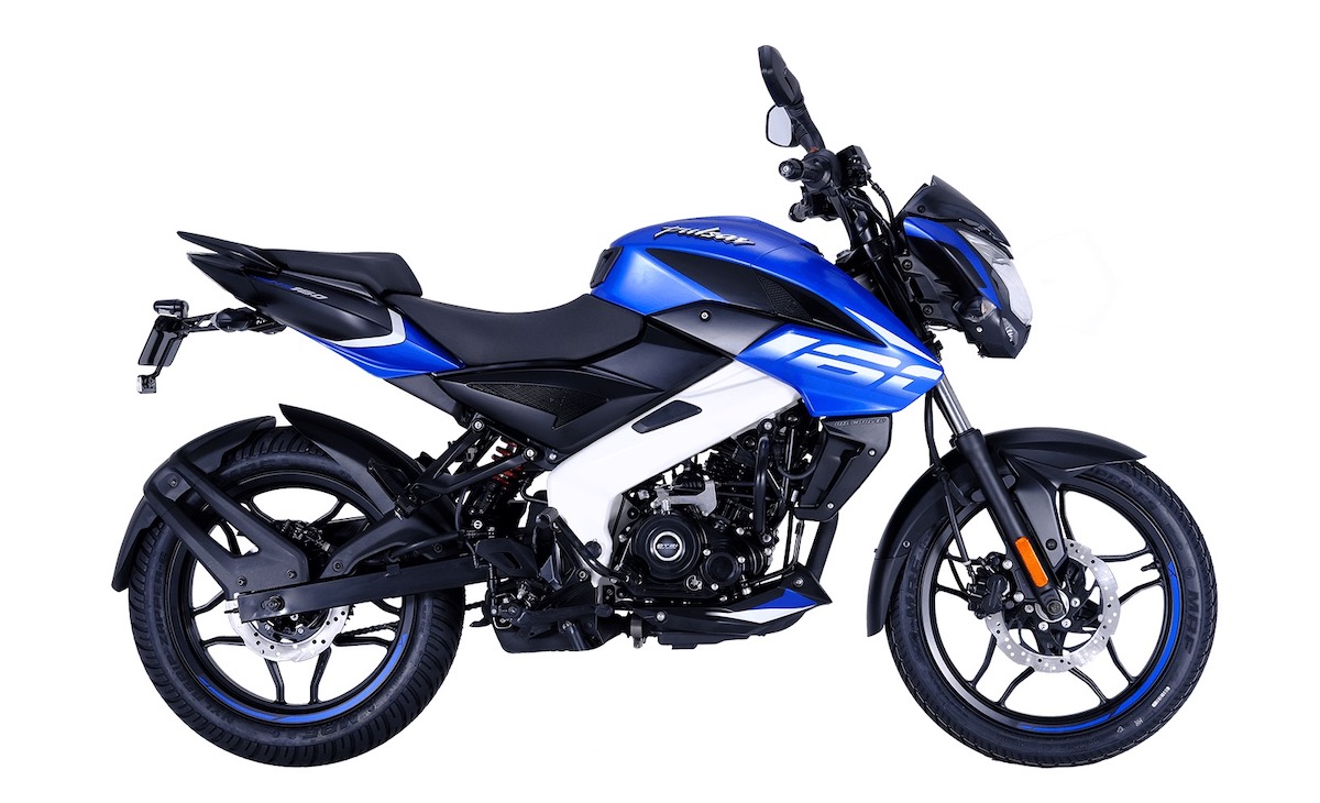 girl motorcycle bajaj pulsar ns 200